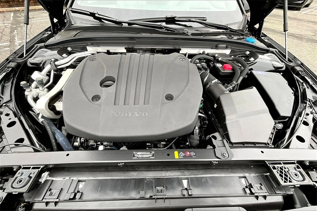 2026 Volvo - image 12