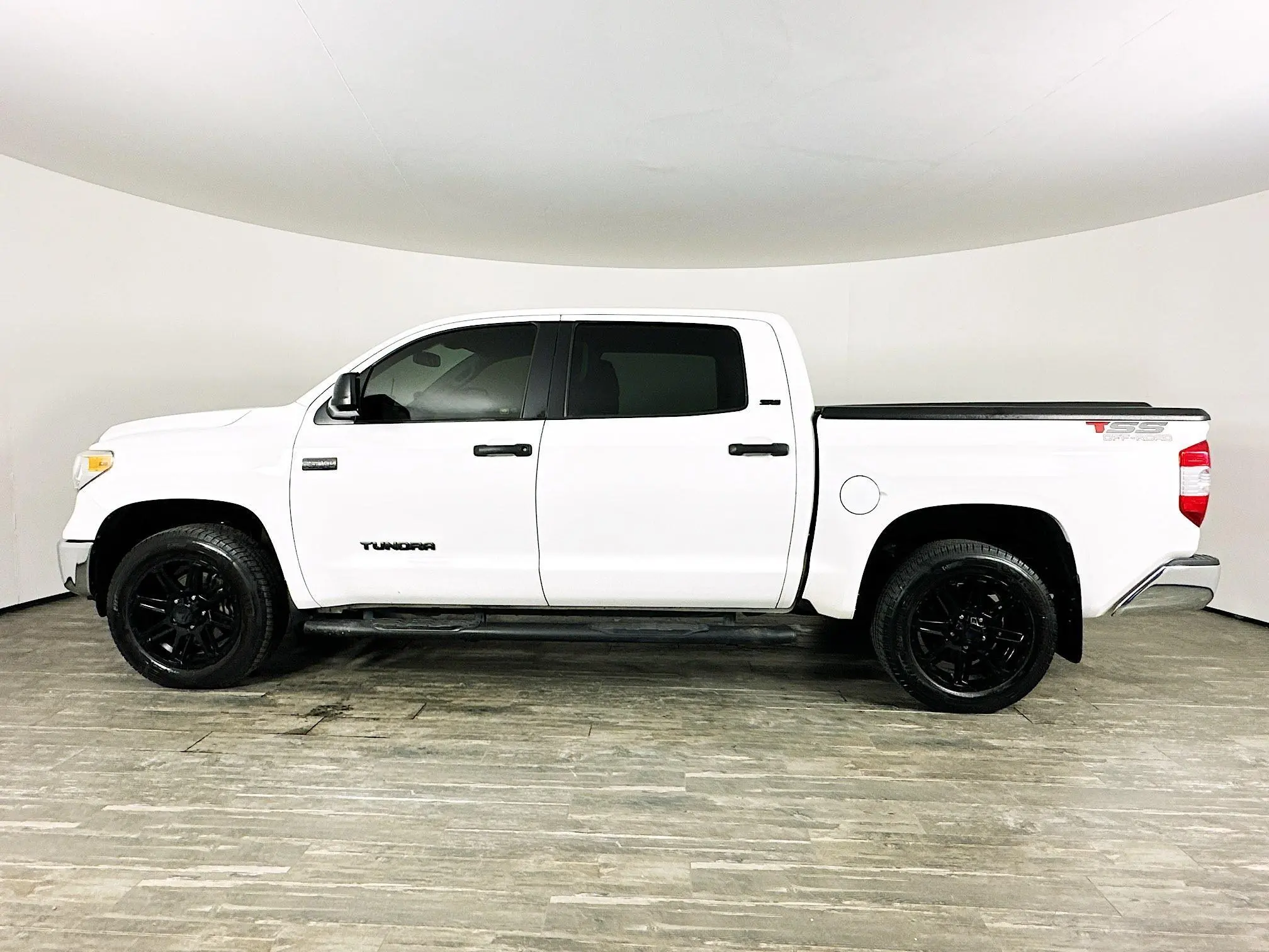 2017 Toyota Tundra SR5 CrewMax photo 7