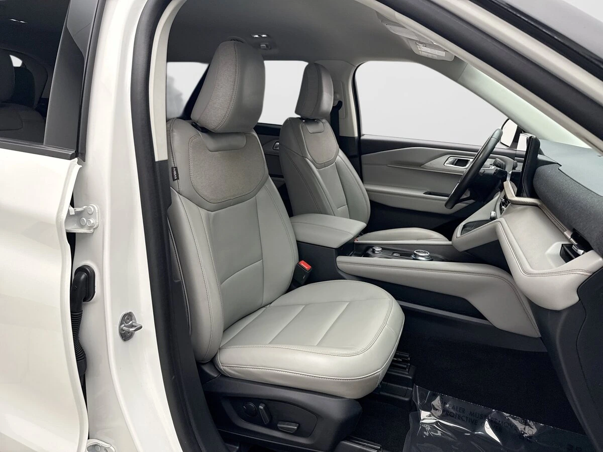 2025 Ford Explorer Active - Photo 17