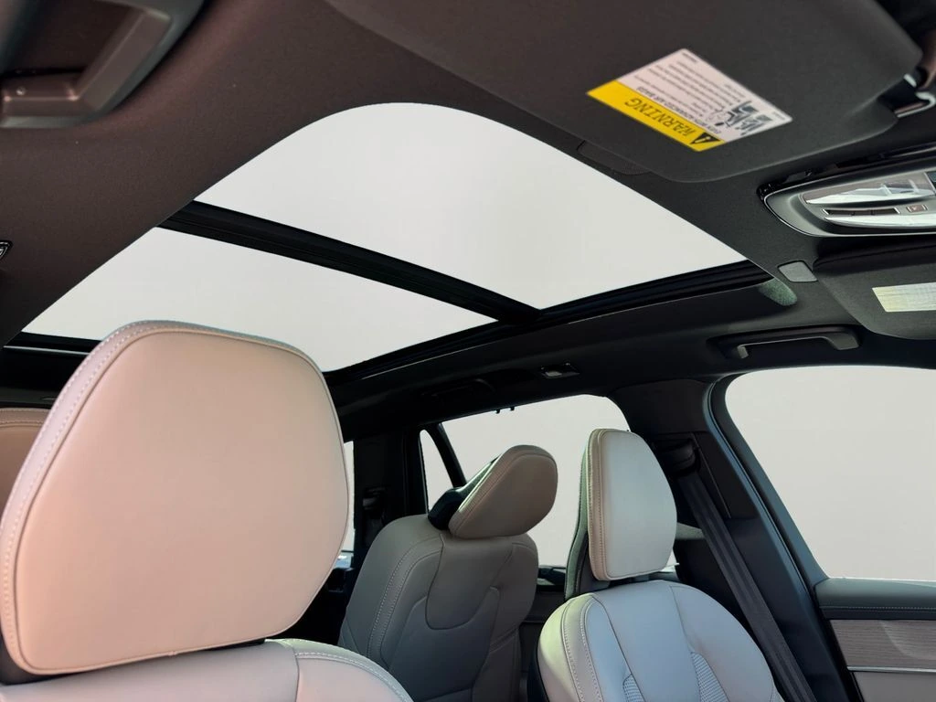 2026 Volvo - image 5