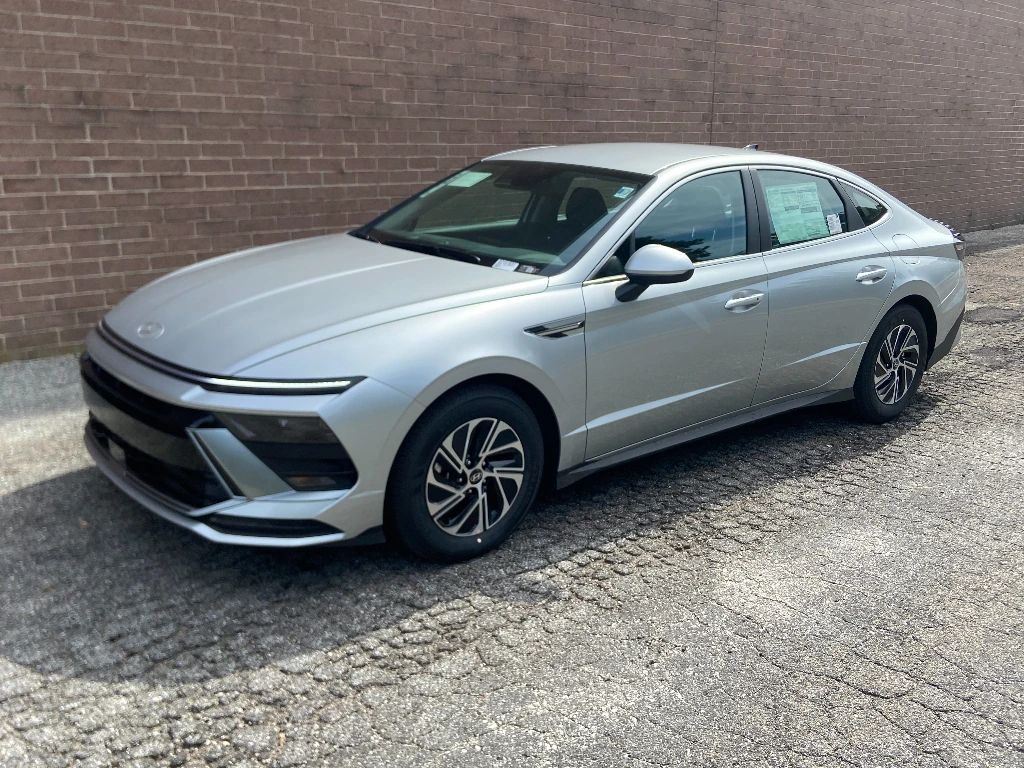 2026 Hyundai Sonata Blue's photo