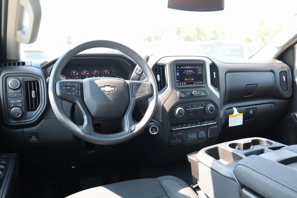 2026 Chevrolet Silverado 2500HD Custom photo 2
