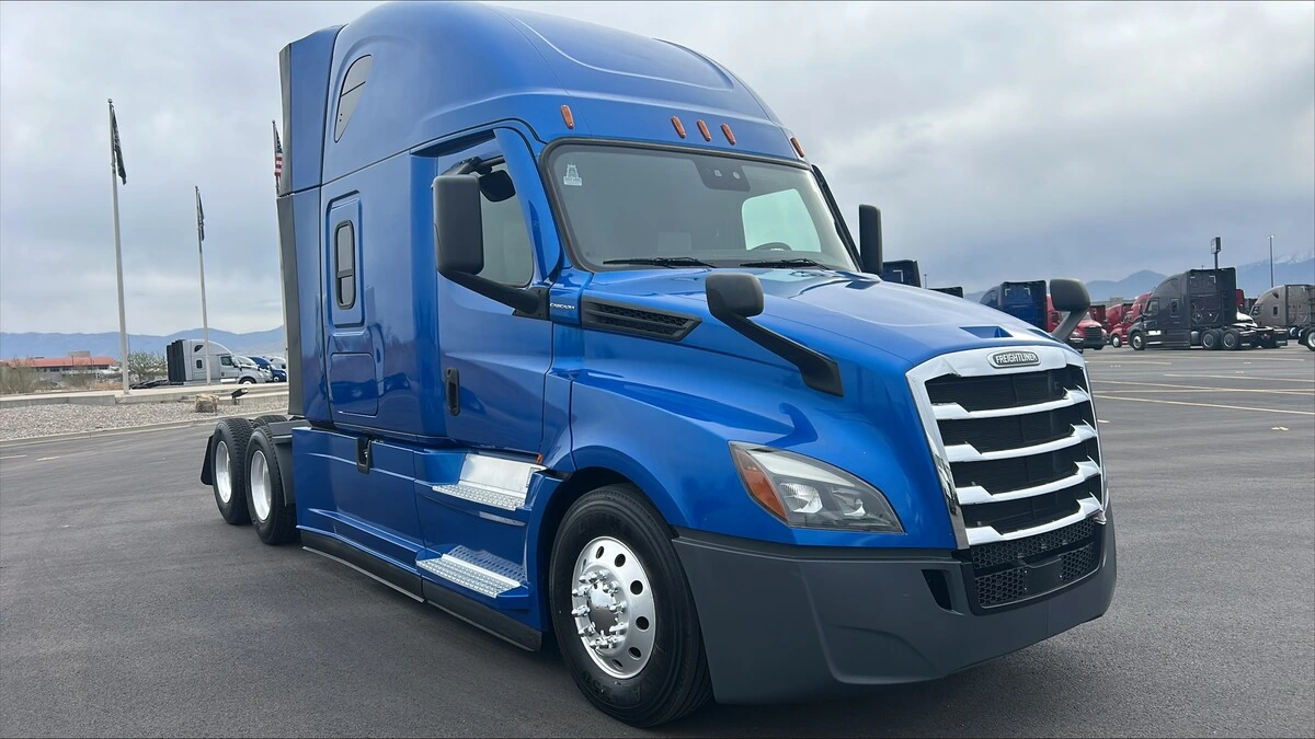 2022 Freightliner Cascadia - image 4