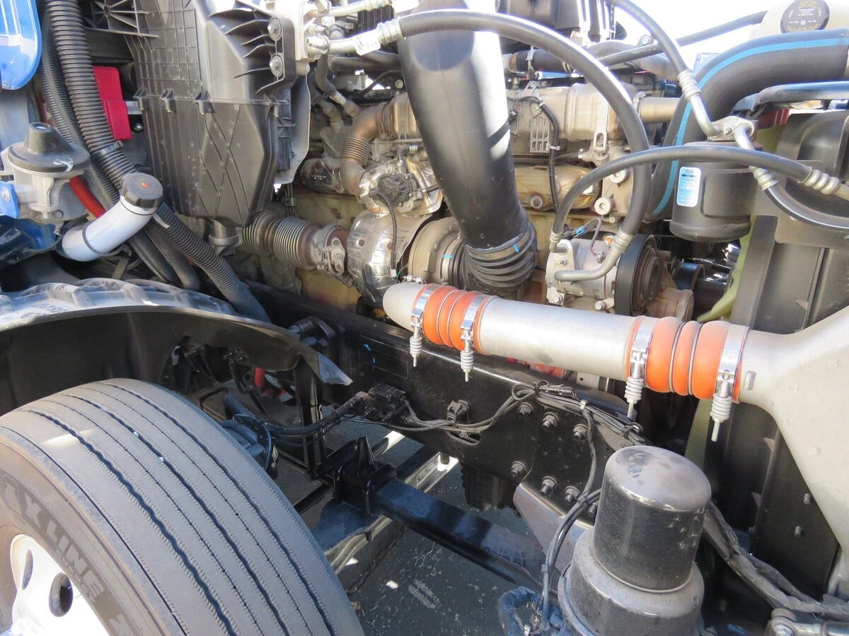 2022 Freightliner Cascadia - image 13