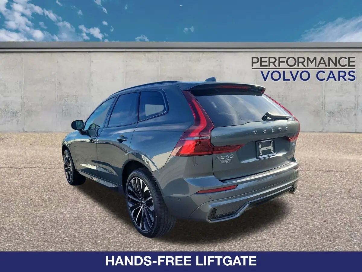 2026 Volvo XC60 B5 photo 3