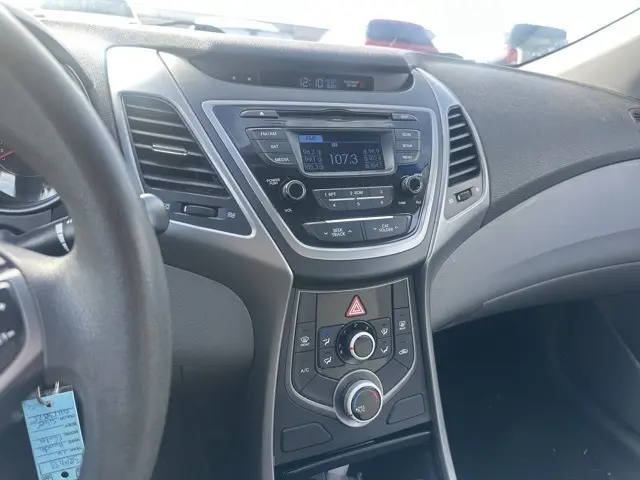 2016 Hyundai Elantra SE photo 12