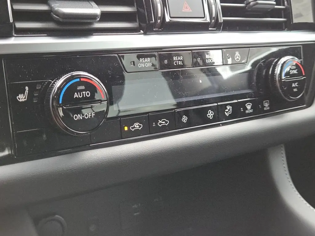 2025 Nissan Pathfinder SL photo 6