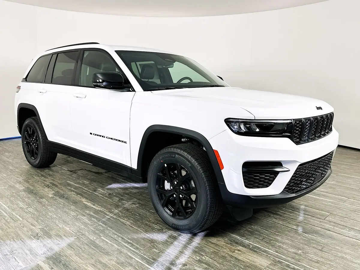 2025 Jeep Grand Cherokee Altitude's photo