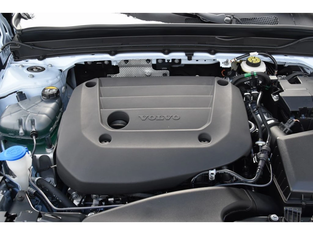 2026 Volvo - image 24