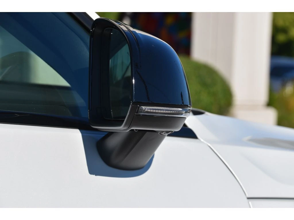 2025 Volvo - image 31