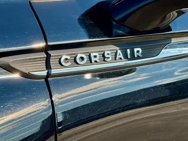 2022 Lincoln Corsair Standard photo 6