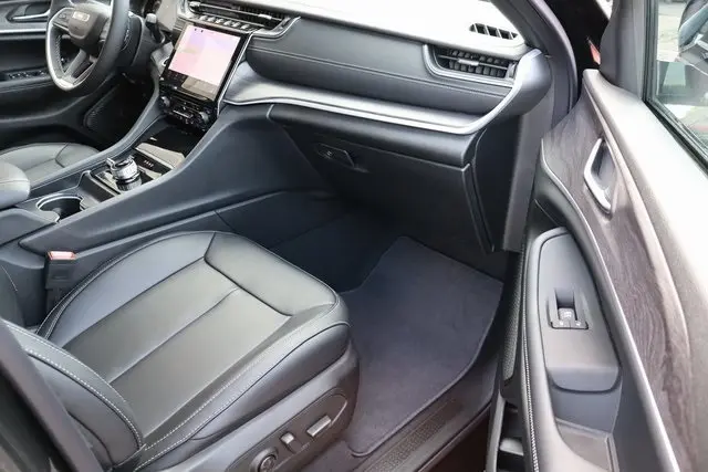2025 Jeep Grand Cherokee Limited photo 38