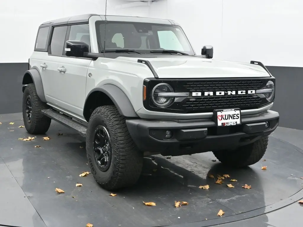 2021 Ford Bronco Wildtrak photo 2