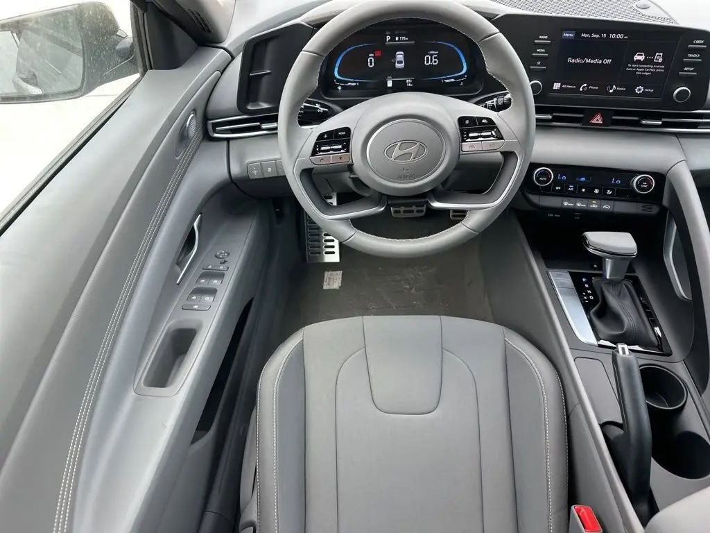 2025 Hyundai Elantra SEL Sport photo 24