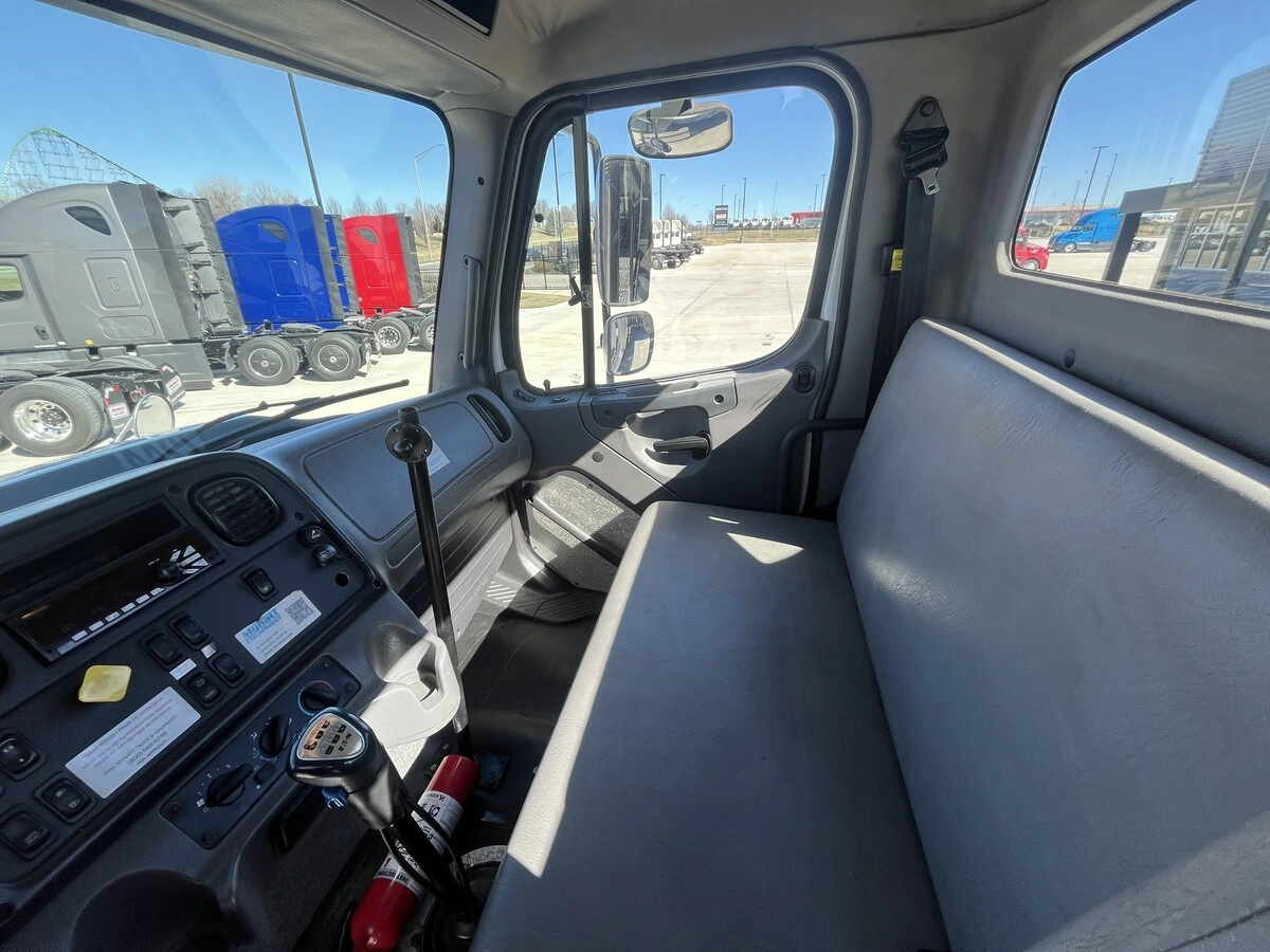 2018 Freightliner 114SD - image 21