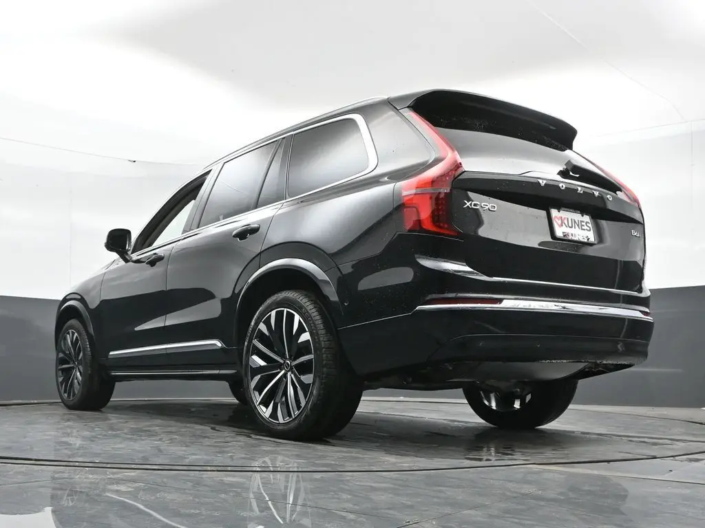 2026 Volvo - image 47