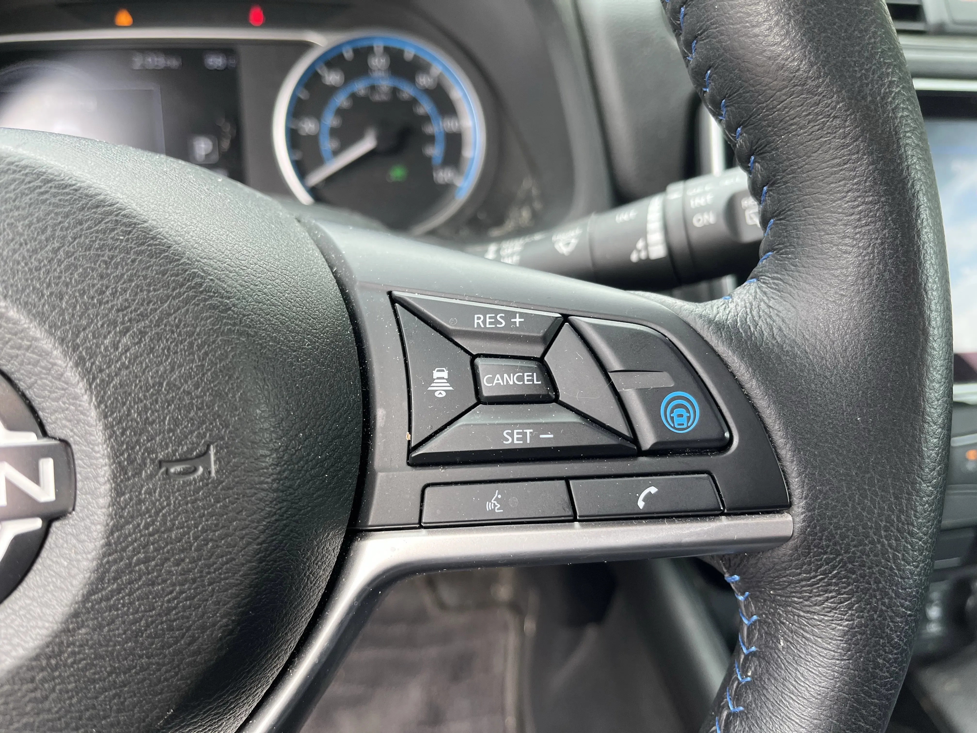 2024 Nissan Leaf SV photo 11