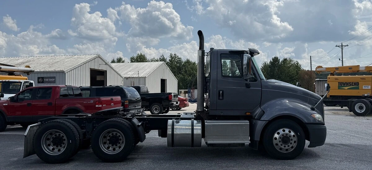 2017 International ProStar in Austin, IN — photo 3
