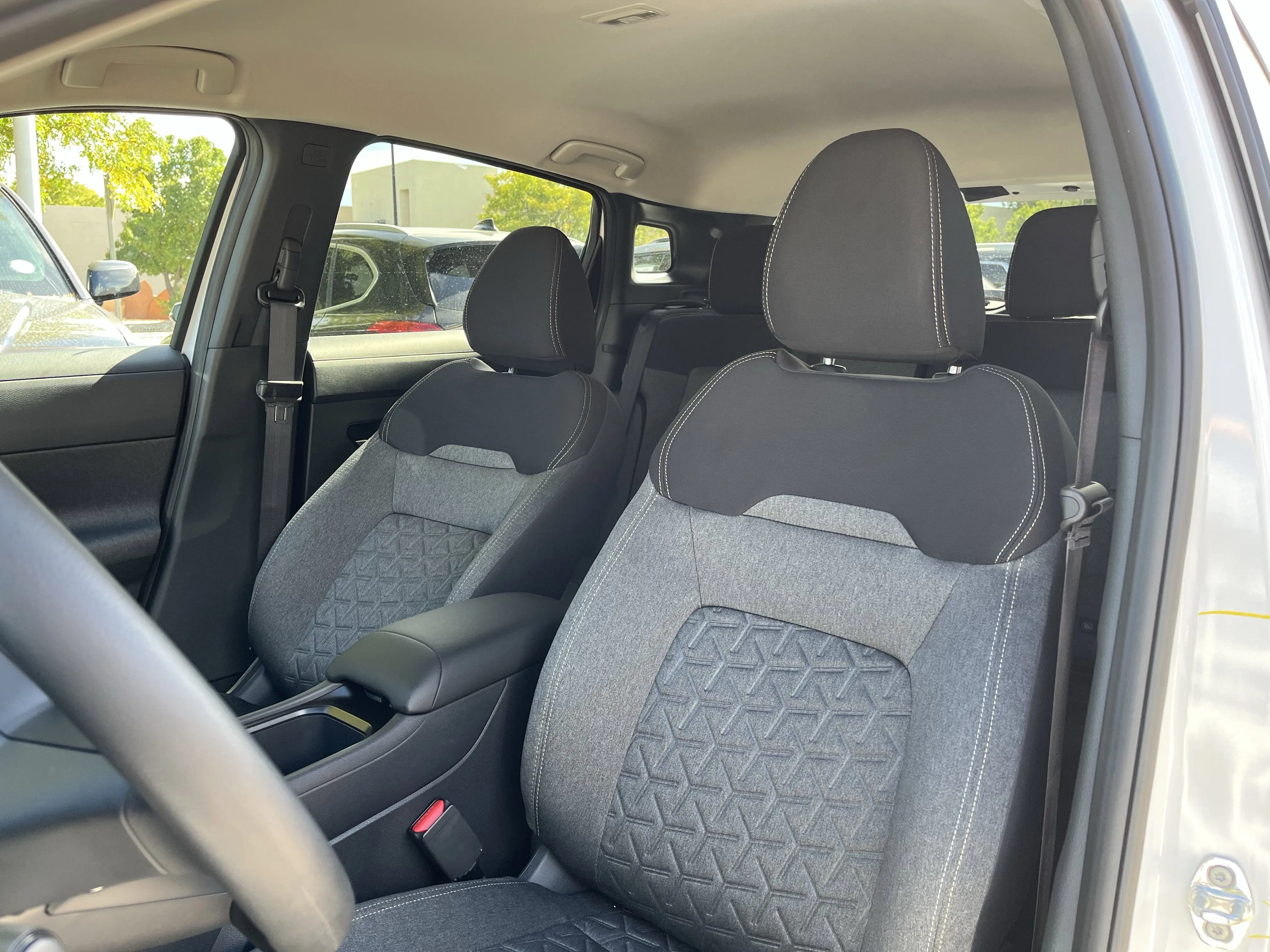 2026 Nissan Kicks SV photo 6