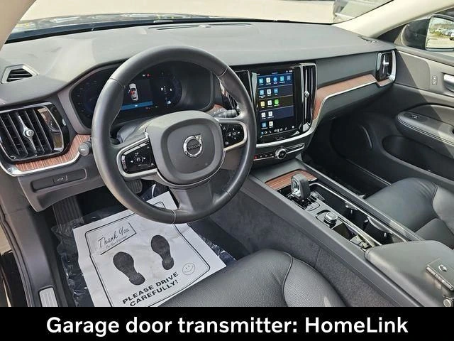 2025 Volvo - image 27