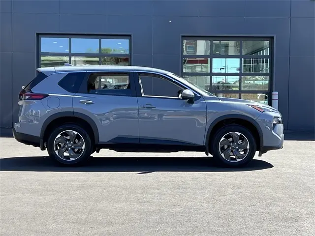 2026 Nissan Rogue SV photo 7