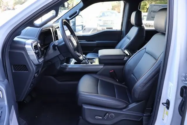 2025 Ford F-150 Lariat photo 26