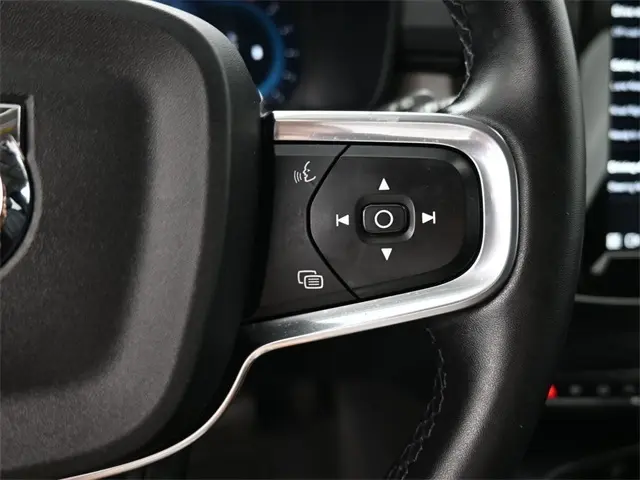 2024 Volvo XC40 Plus photo 16