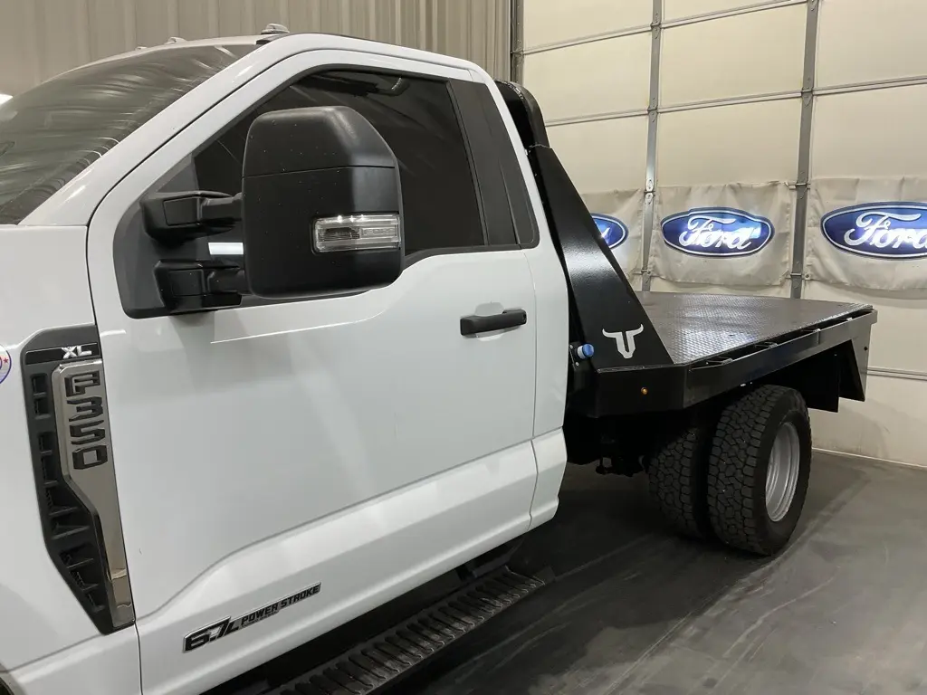 2024 Ford F-350 photo 3