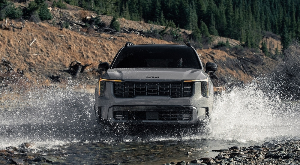 Grey 2025 Kia Sorento driving to a Kia dealer near Waukesha