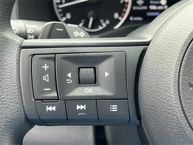 2025 Nissan Pathfinder S photo 12