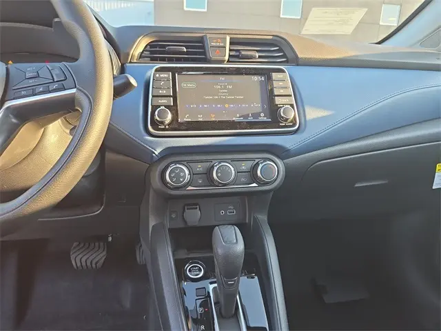 2025 Nissan Versa 1.6 SV photo 21