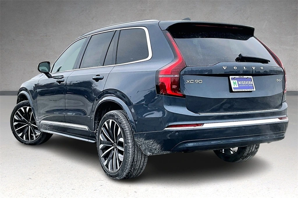 2026 Volvo - image 3