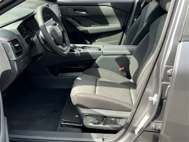 2026 Nissan Rogue SV photo 18