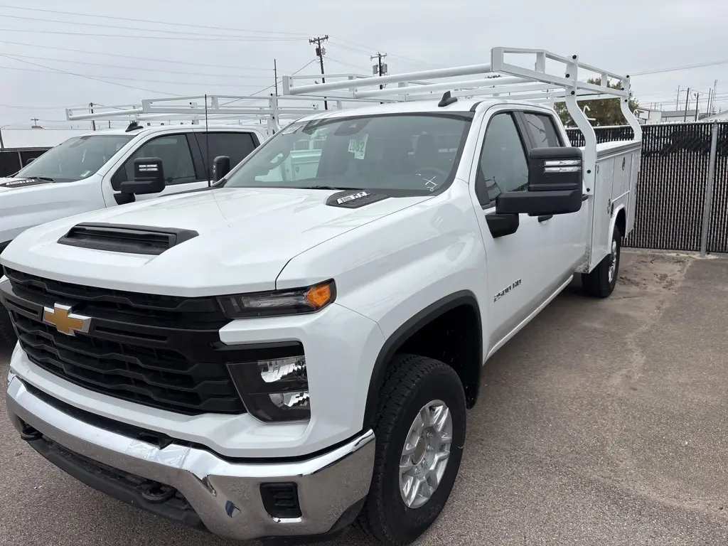 2025 Chevrolet Silverado 2500HD Work Truck photo 2