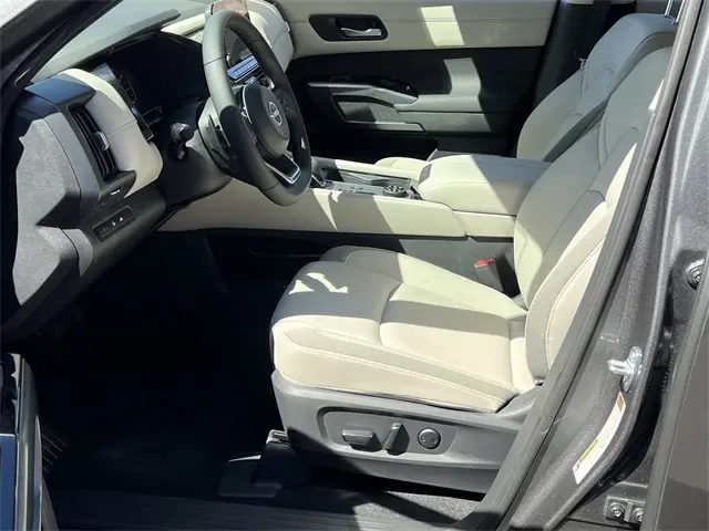 2025 Nissan Pathfinder SL photo 19
