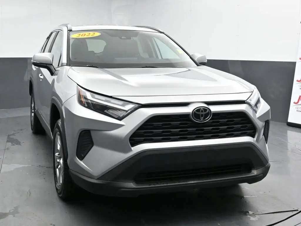 2022 Toyota RAV4 XLE photo 3