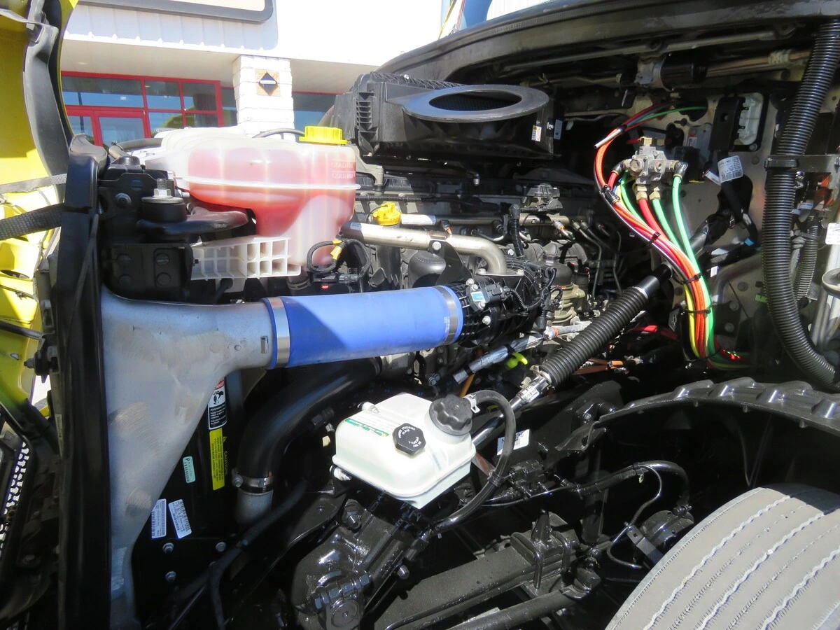 2022 Freightliner Cascadia - image 12