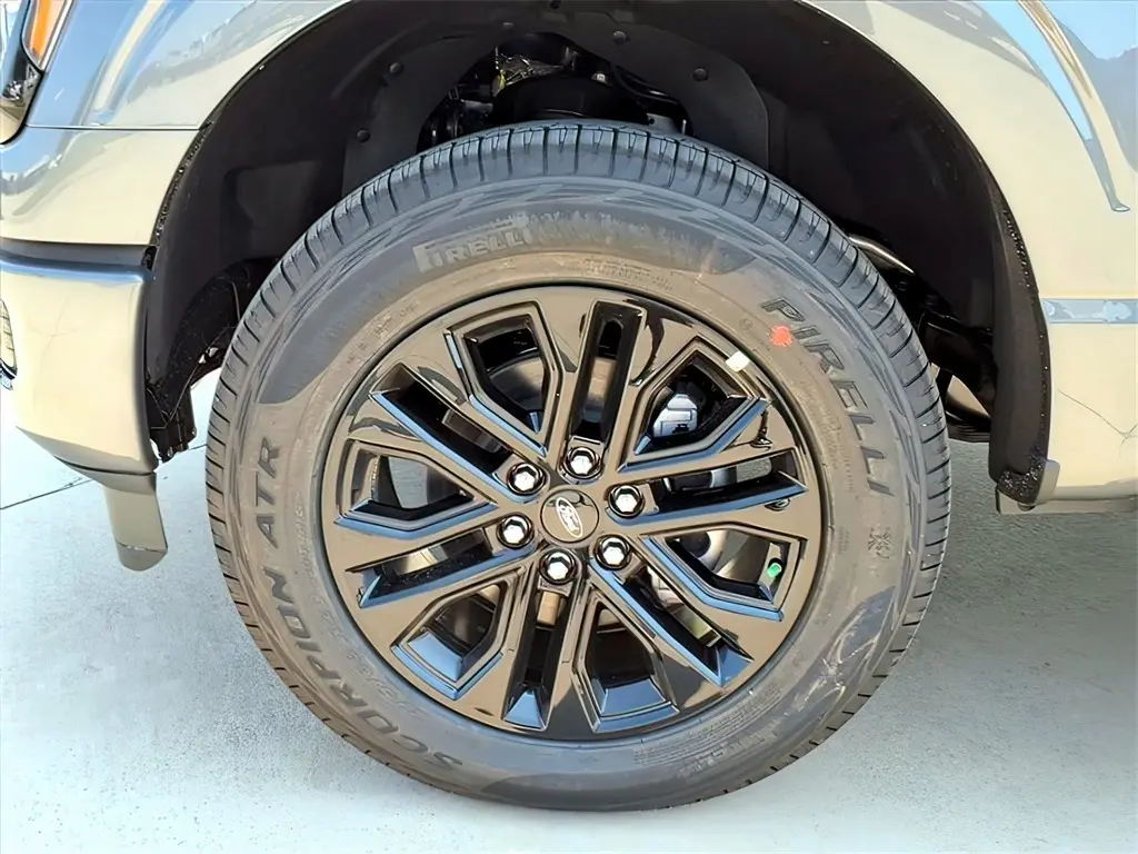 2025 Ford F-150 XLT photo 18