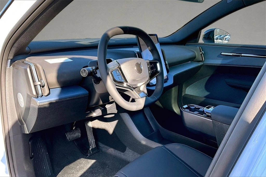 2026 Volvo - image 7