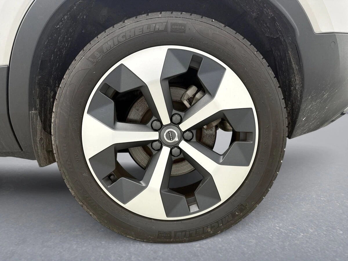 2025 Volvo - image 12