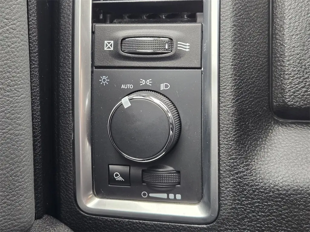 2023 Ram 1500 Classic SLT photo 21