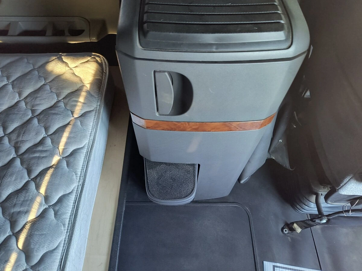 2020 International LT - image 12