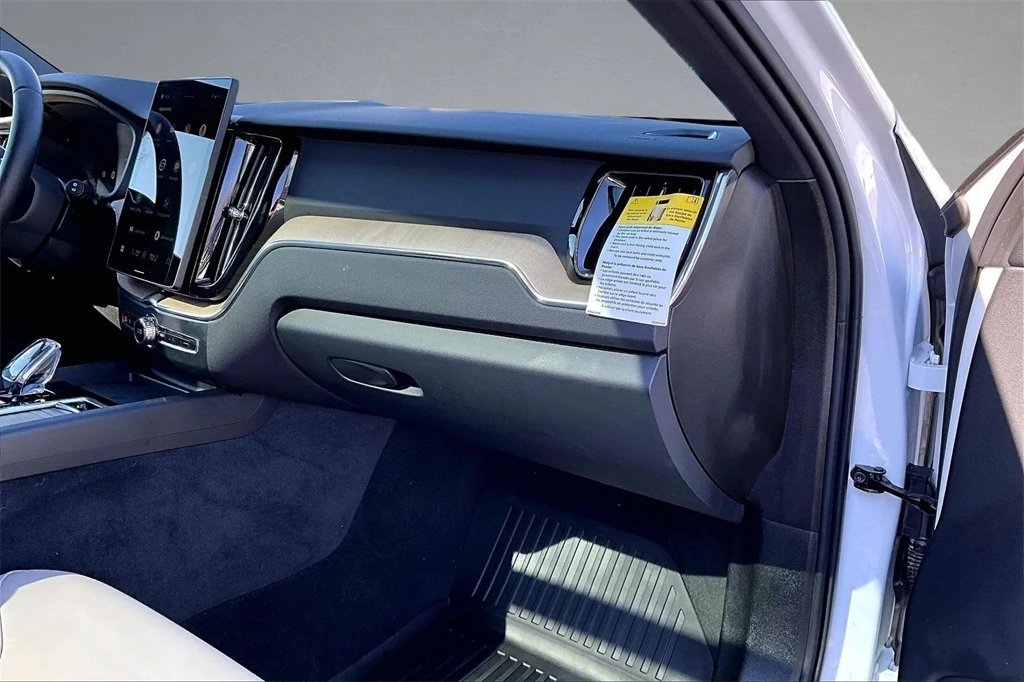 2026 Volvo - image 26