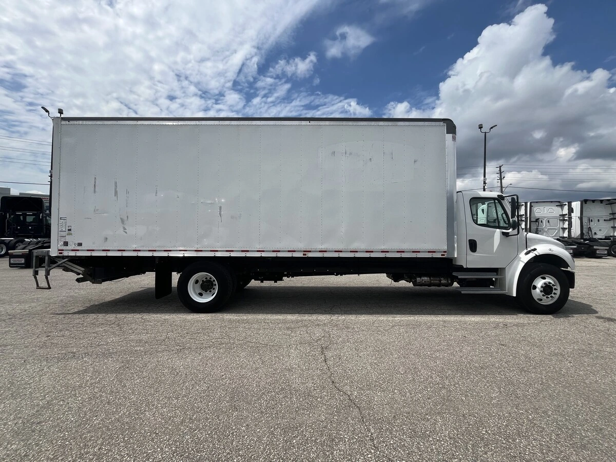 2023 Freightliner M2 106 — photo 8