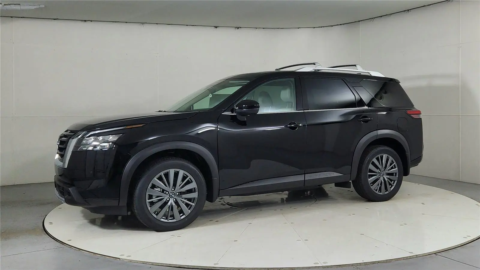 2025 Nissan Pathfinder SL photo 3