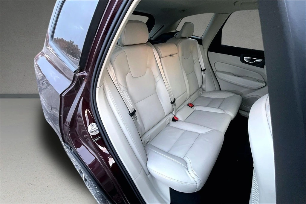 2026 Volvo - image 10