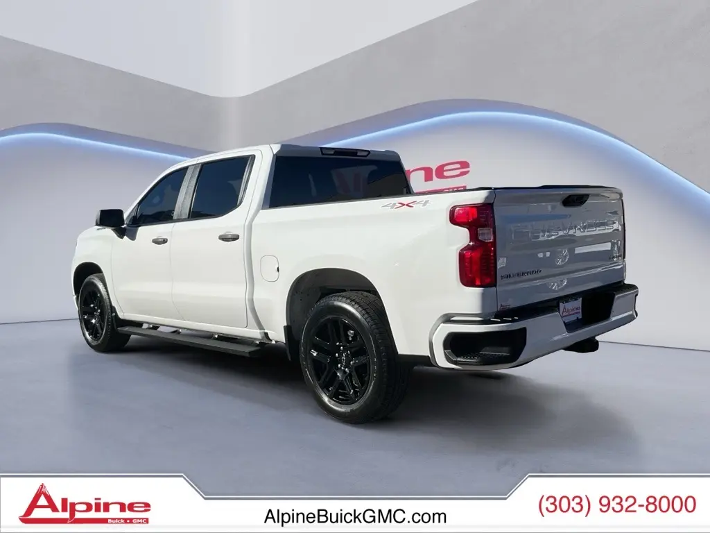 2023 Chevrolet Silverado 1500 Custom photo 3