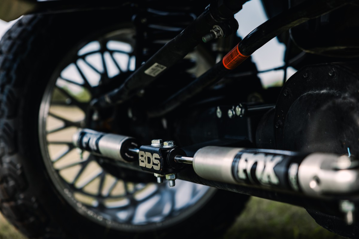 Custom Pearl RAM 3500 Exterior Fox BDS Suspension Lift Kit
