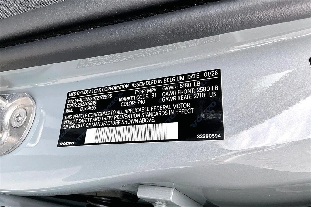 2026 Volvo - image 8