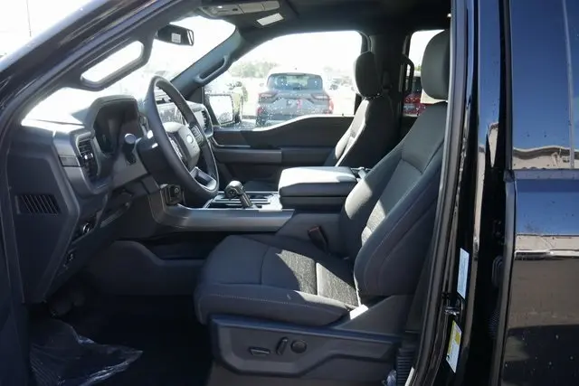 2025 Ford F-150 XLT photo 2